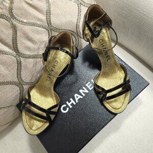 CHANEL Black and Gold Leather Pumps
